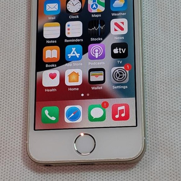 Apple iPhone SE 1st Gen 2016 - Unlocked, 64 GB, Gold, A1662