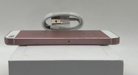Fair
													Apple iPhone SE 1st Gen 2016 - Unlocked, Rose Gold, 32 GB, A1662, photo 5 of 10