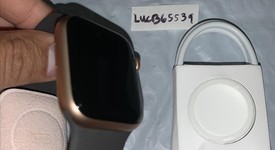 Mint
													Apple Watch Series 5 40mm - Gold, A2092 - GPS, Aluminum, photo 4 of 8