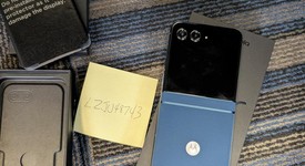 Mint
													Motorola Razr (2025) - Unlocked, Blue, 256 GB, 8 GB, photo 3 of 9