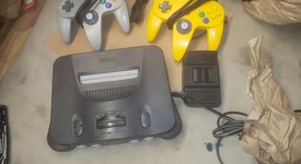 Fair
													Nintendo 64, photo 1 of 2