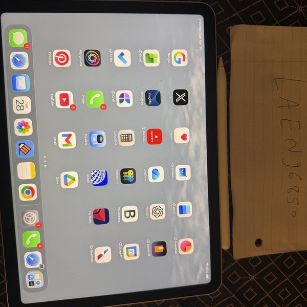 Apple iPad Air (5th Gen) - Wi-Fi, 64 GB, Starlight, A2588