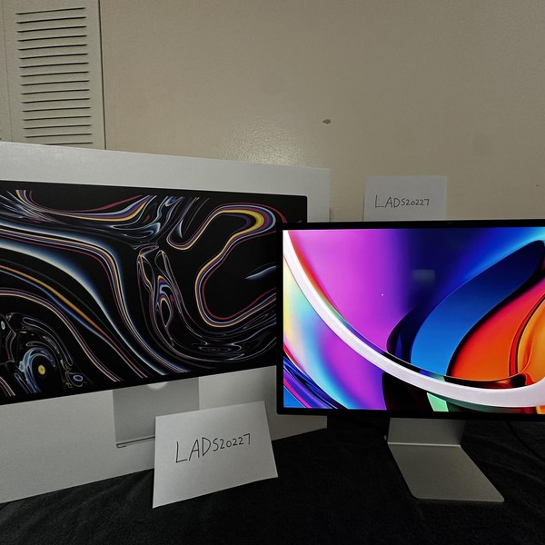 Apple Studio Display (2022) - Standard Glass, Tilt Adjustable Stand