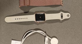 Good
													Apple Watch SE 1st Gen 40mm - Gold, A2351 - GPS, Aluminum, photo 2 of 5