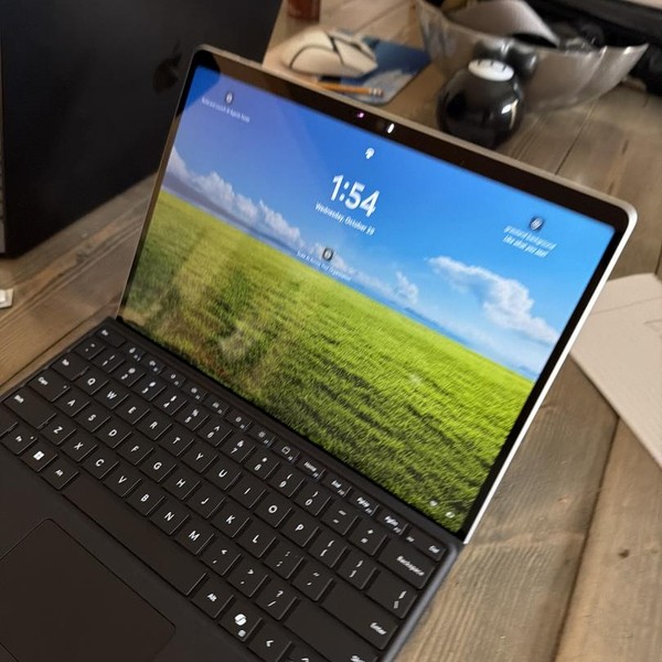 Microsoft Surface Pro 11 - Platinum, 256 GB, 16 GB