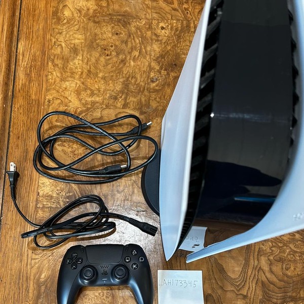 PlayStation 5 Standard Edition (2020) - 825 GB, White, Standard Edition