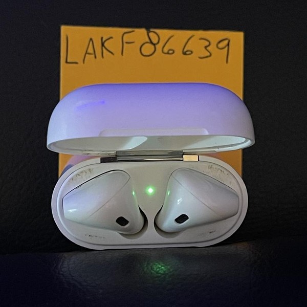 Apple AirPods (2nd Gen) - Lightning Case