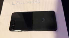Good
													Motorola Razr Ultra (2025) - Unlocked, PANTONE Scarab, 512 GB, 16 GB, photo 4 of 9