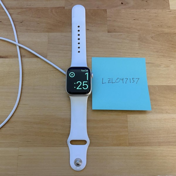Apple Watch Series 8 41mm - Silver, A2770 - GPS, Aluminum