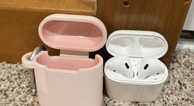 Used
													Apple AirPods 1st Gen - Lightning Case, photo 3 of 7