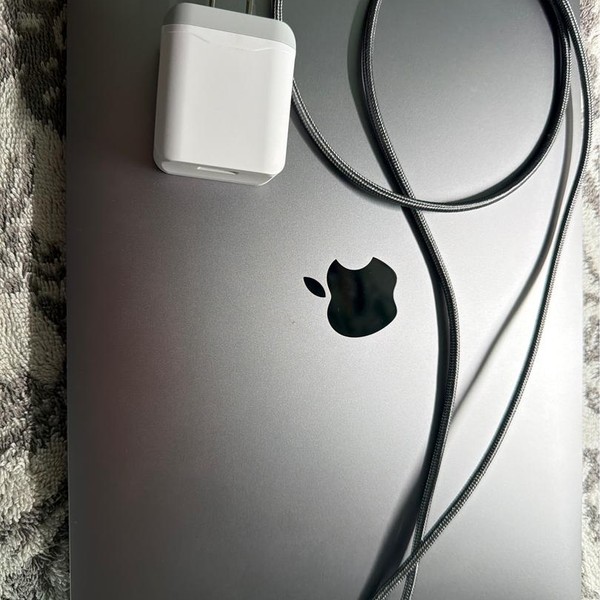 MacBook Pro 2020 - 13 inch - 256 GB, Gray, 8 GB, Apple M1