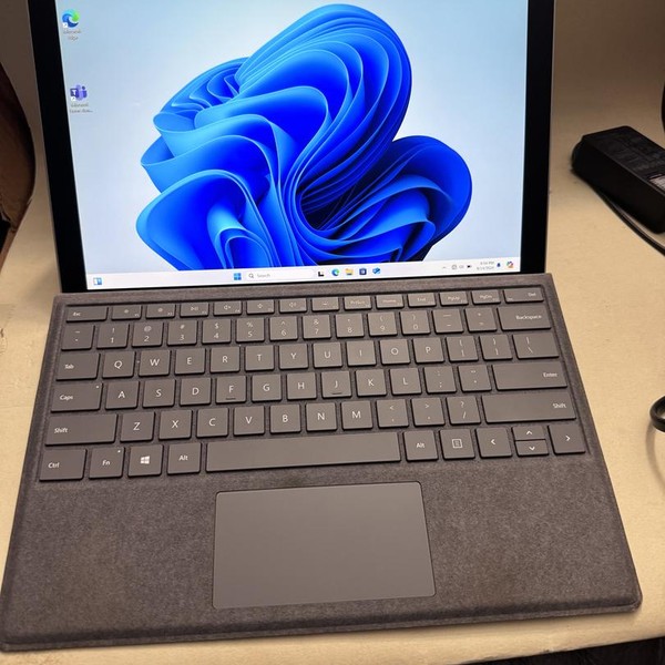 Microsoft Surface Pro 7 Plus - 256 GB, Platinum, 16 GB, Intel Core i5, LTE