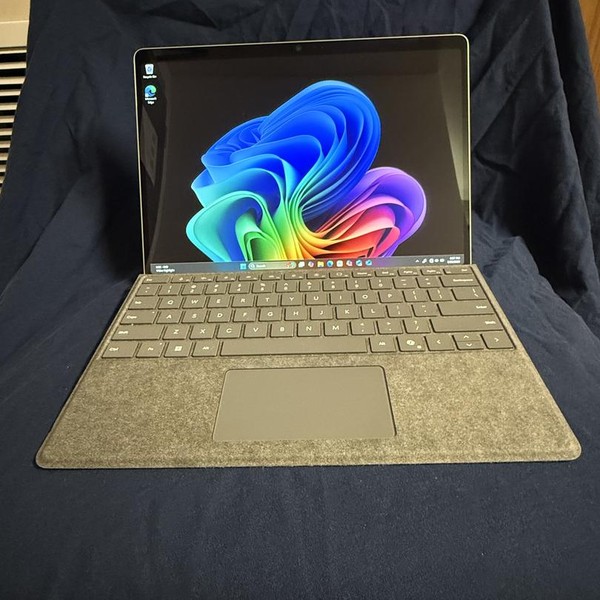 Microsoft Surface Pro 11 - 512 GB, Platinum, 16 GB, Snapdragon X Plus