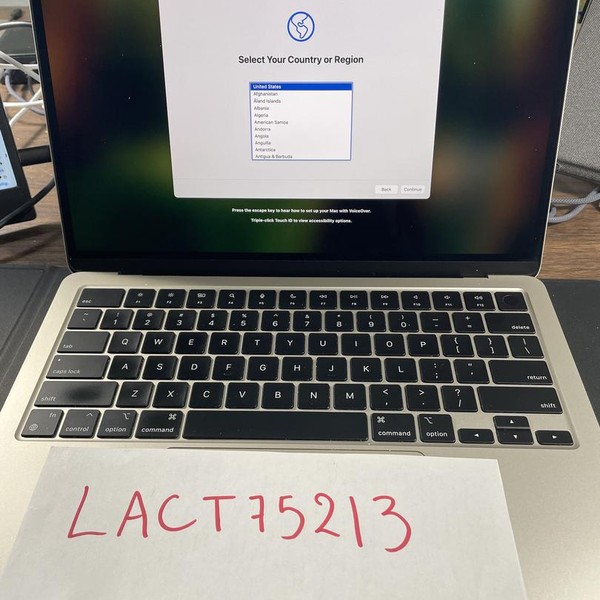 MacBook Air 2022 (M2) - 13 inch - 512 GB, Starlight, 8 GB, Apple M2