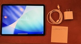 Good
													Apple iPad Air 11" (M2) 2024 - Unlocked, Gray, 256 GB, A2903, photo 4 of 9