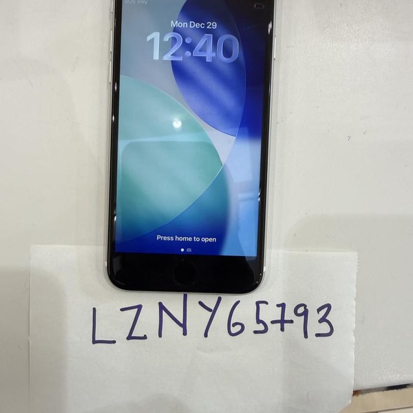 Apple iPhone SE 2nd Gen 2020 - Unlocked, 128 GB, White, A2275