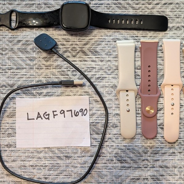 Fitbit Versa 4 - Graphite