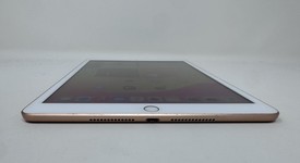 Mint
													Apple iPad 7th Gen - Unlocked, Gold, 128 GB, A2200, photo 3 of 6