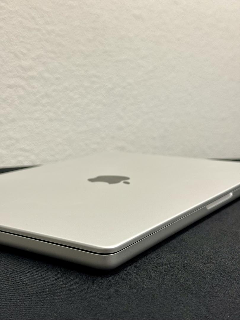 MacBook Pro 14インチ 2021 16/512 シルバー MacBook Pro 2021 - 14 inch - Product Guide, Specs, Prices, and