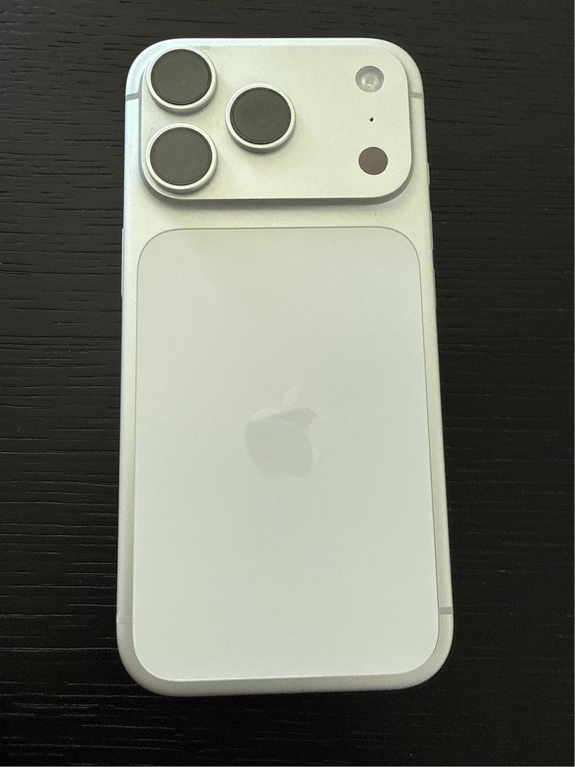 Apple iPhone 17 Pro - Unlocked, 256GB, Silver, A3256 - LABI05213