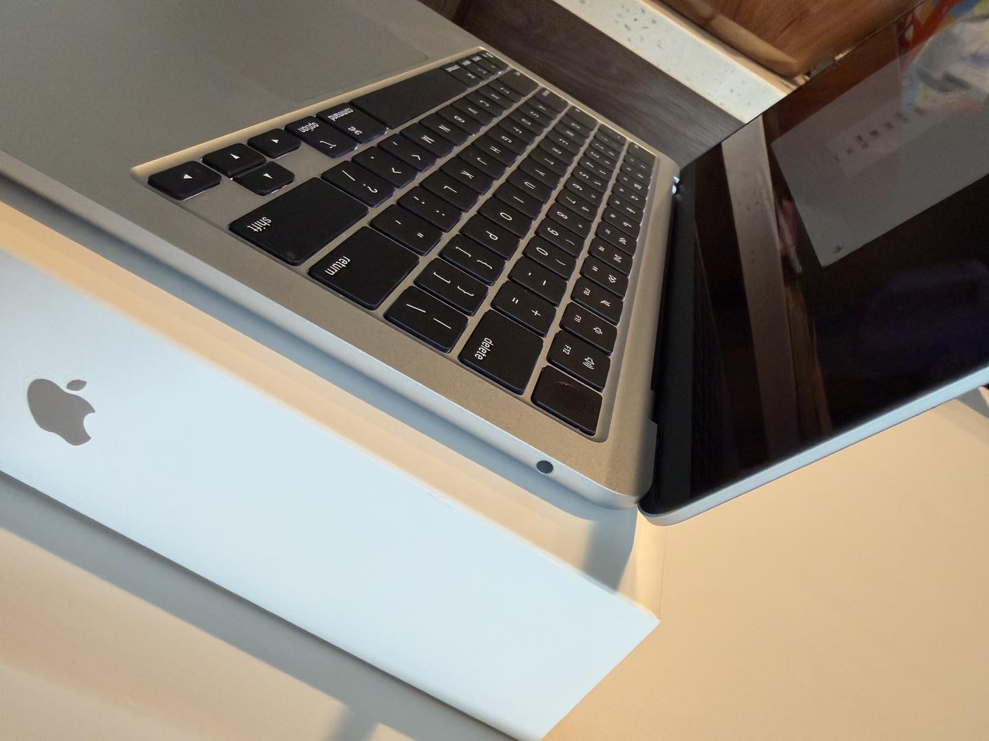 MacBook Air 2025 (M4) - 13 inch - Product Guide, Specs, Prices