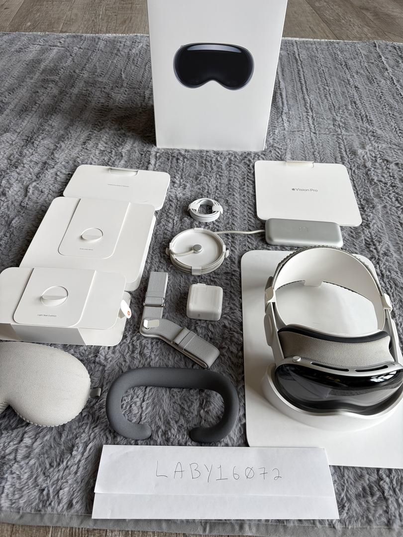 Apple Vision Pro - 256GB - LABY16072 - Swappa