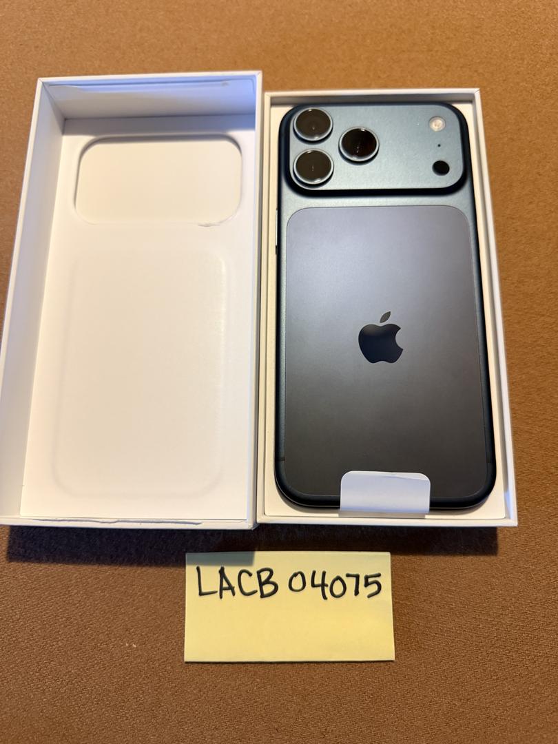 iPhone 11 Pro スペースグレー （IPhone 17proの箱付き） Apple iPhone 17 Pro Max - Unlocked, 256GB, Deep Blue, A3257