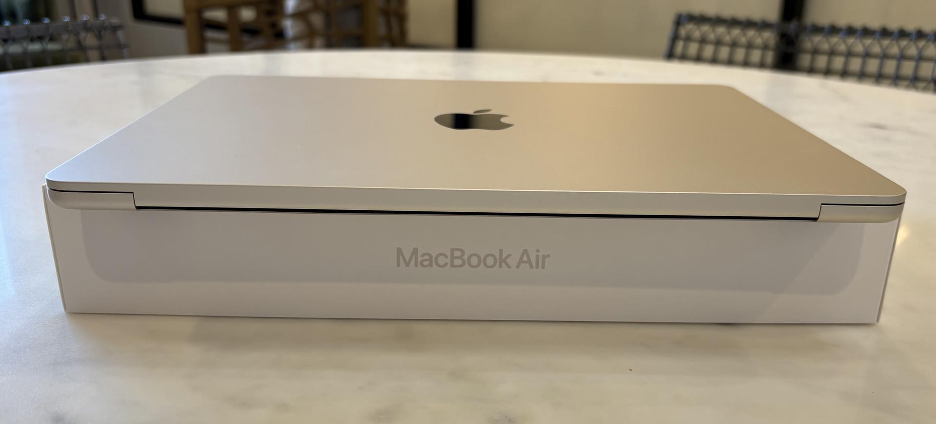 MacBook Air 2025 (M4) - 13 inch - Product Guide, Specs, Prices