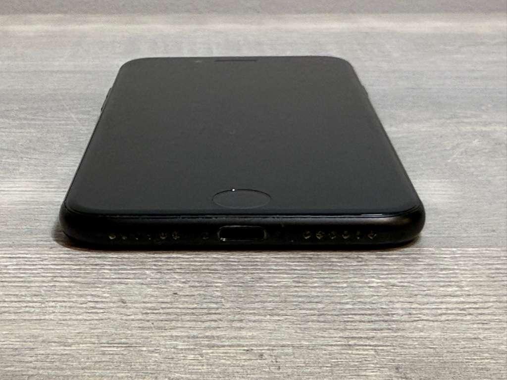 Apple iPhone 7 - Unlocked, 128GB, Black, A1778, GSM - LACC56270