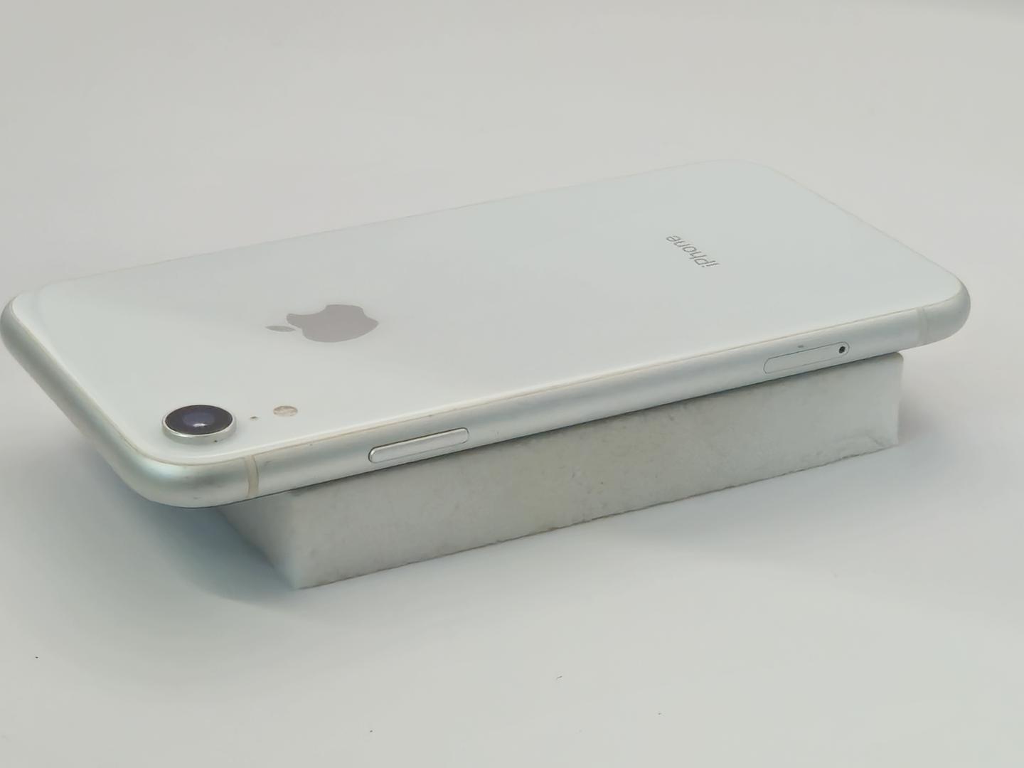 Apple iPhone Xr - AT&T, 64GB, White, A1984 - LACD03942 - Swappa