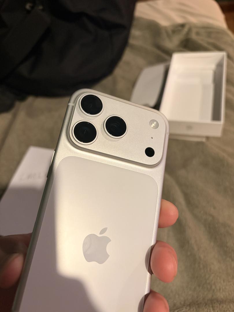 Apple iPhone 17 Pro - Unlocked, 256GB, Silver, A3256 - LACL68065 Apple iPhone 17 Pro - Unlocked, 256GB, Silver, A3256 - LACL68065