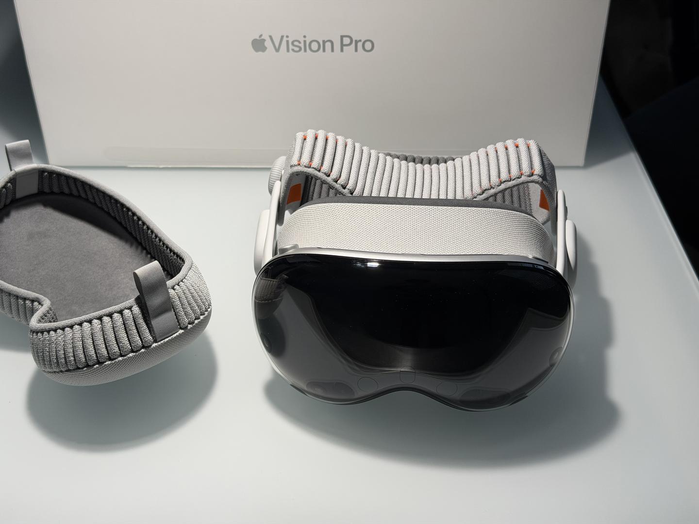 Apple Vision Pro - 256GB - LACO94224 - Swappa