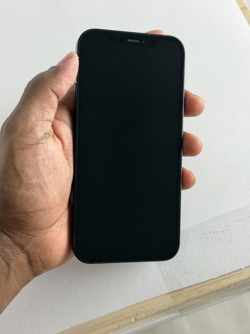 Apple iPhone12 本体　ブラック　64GB Amazon.com: Apple iPhone 12, 64GB, Black - Unlocked (Renewed