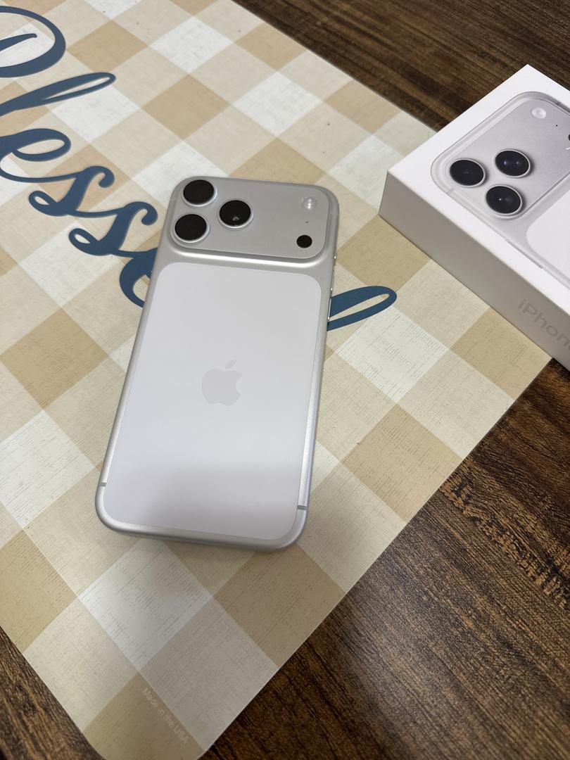 iPhone17pro シルバー Amazon.com: Apple iPhone 17 Pro, US Version, 256GB, eSIM, Silver