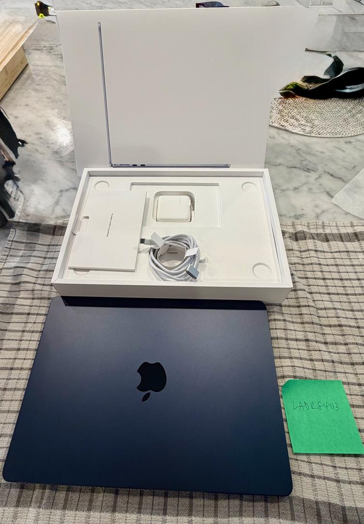MacBook Air 2022 (M2) - 13 MacBook Air 2022 (M2) - 13