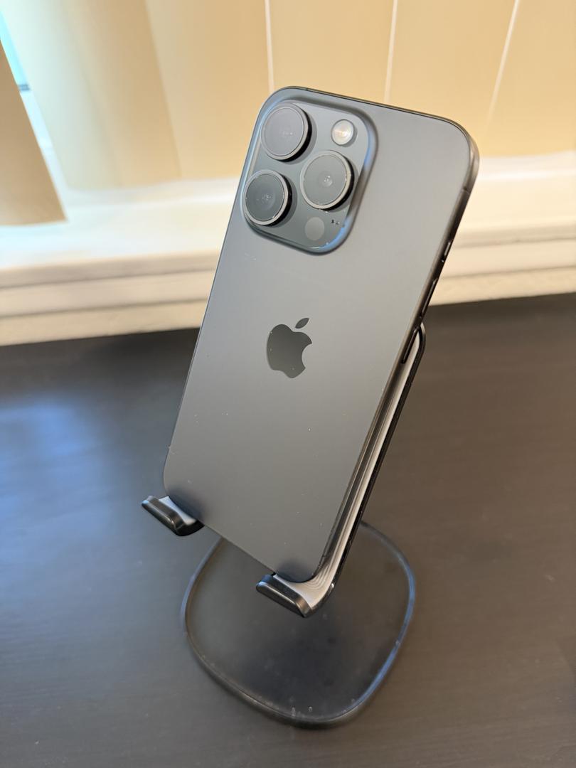 Apple iPhone 15 Pro - Unlocked, 256GB, Black, A2848 - LAEF70638