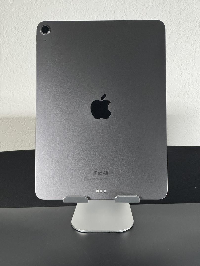 Apple iPad Air (5th Gen) - Wi-Fi, 64GB, Gray, A2588 - LAEG65741