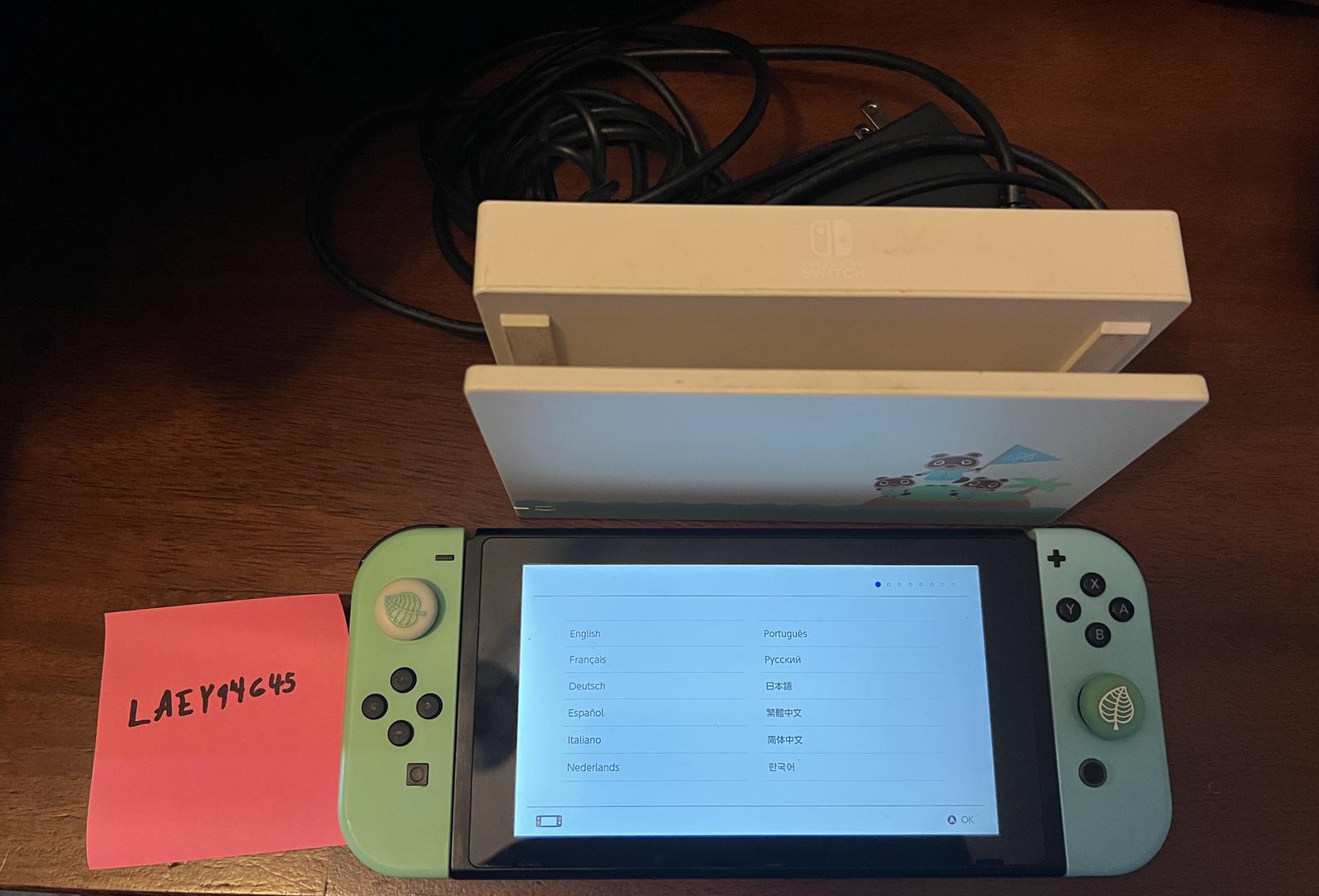 Nintendo Switch - 32GB, Animal Crossing: New Horizons - LAEY94645