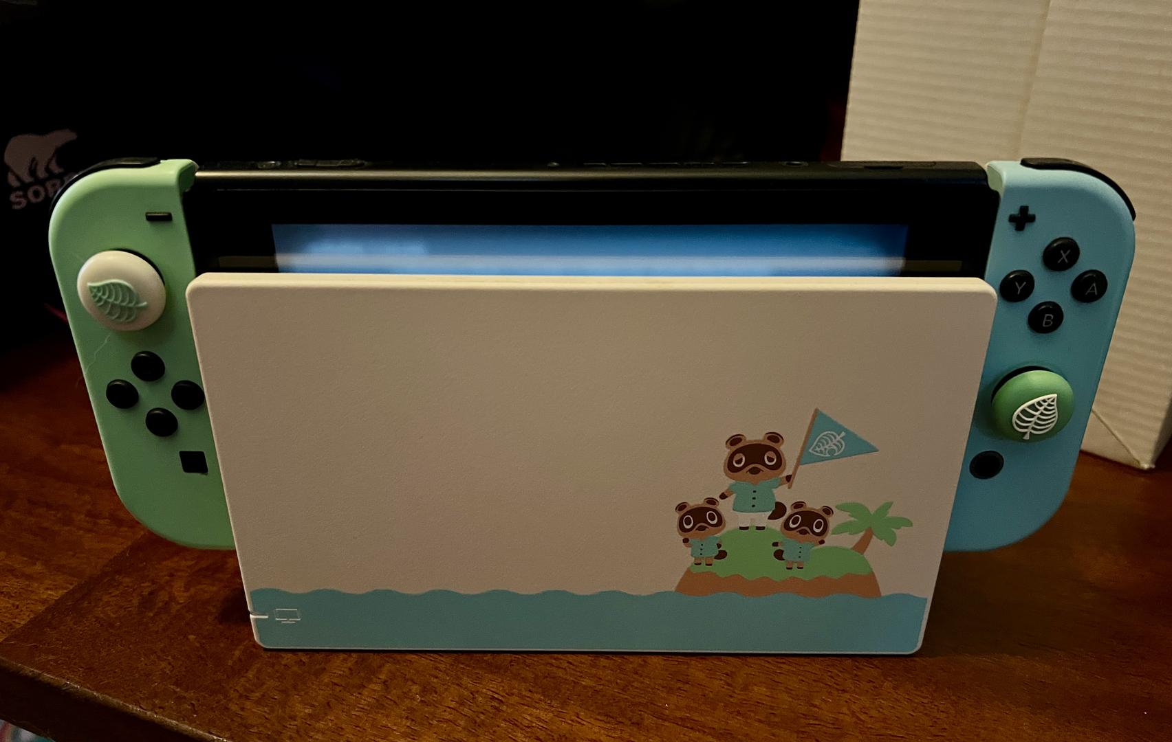 Nintendo Switch - 32GB, Animal Crossing: New Horizons - LAEY94645