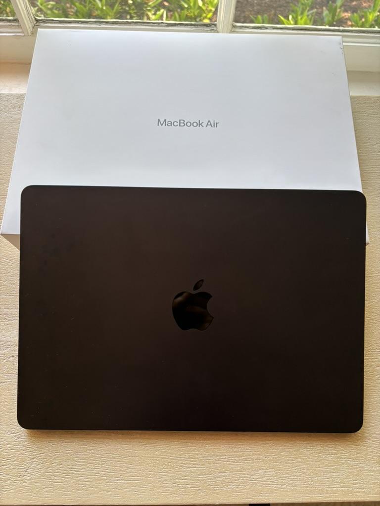 MacBook Air 2025 (M4) - 13 inch - Product Guide, Specs, Prices