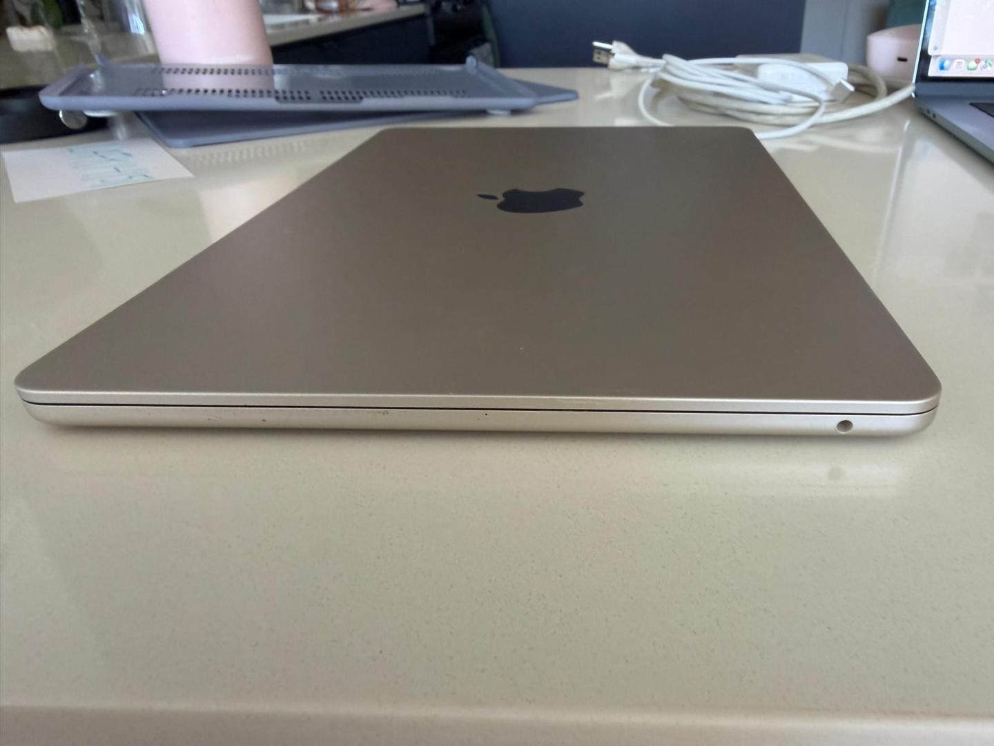 MacBook Air 2022 (M2) - 13 inch - Product Guide, Specs, Prices