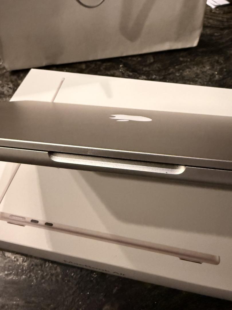 MacBook Air 2022 (M2) - 13 inch - Product Guide, Specs, Prices