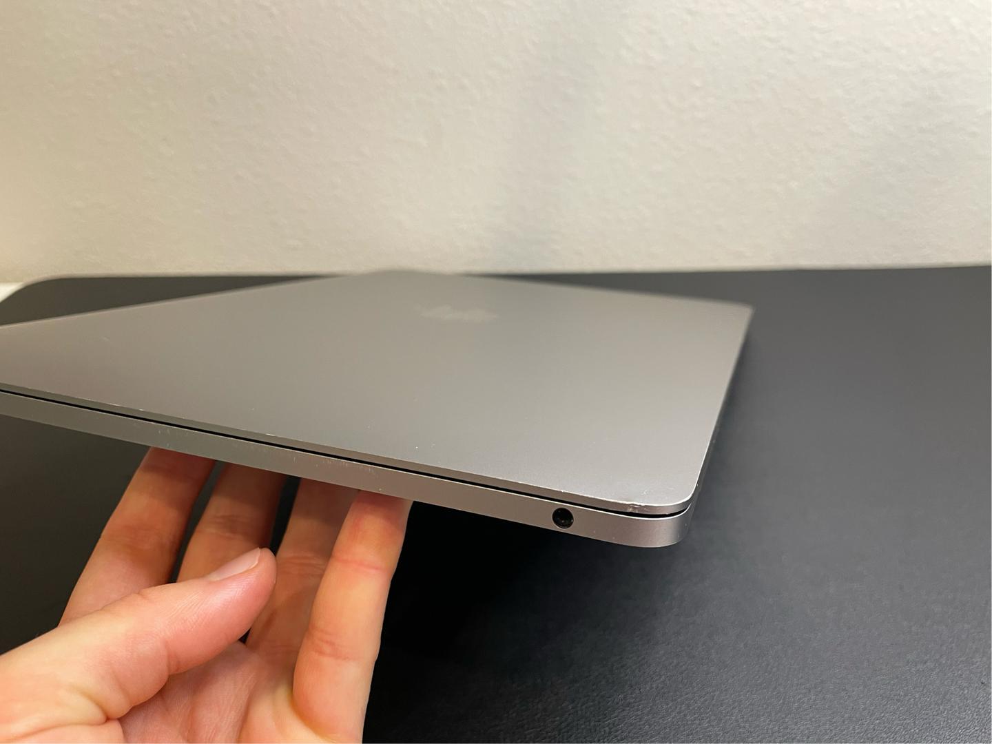 MacBook Pro 2020 - 13" - 256 GB, Gris, 8 GB, Apple M1 7