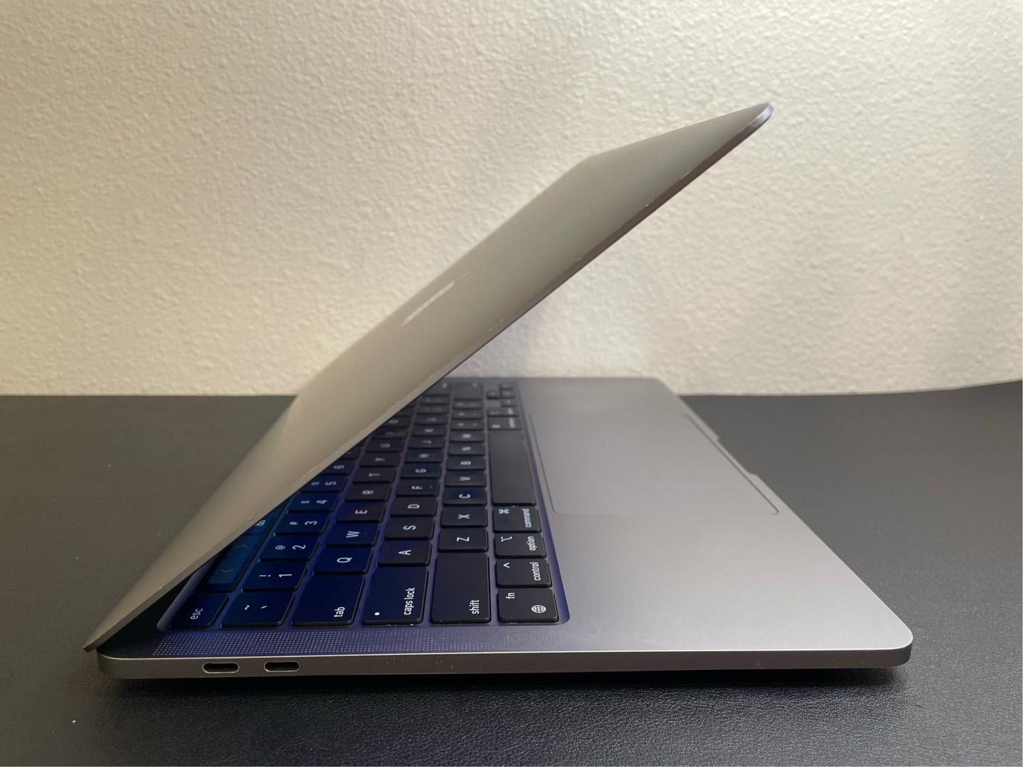 MacBook Pro 2020 - 13" - 256 GB, Gris, 8 GB, Apple M1 4