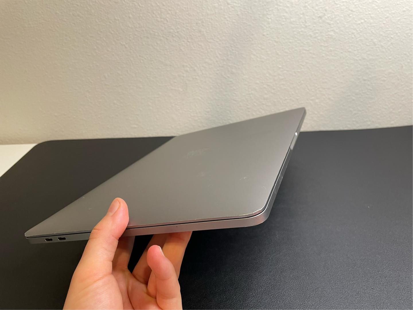 MacBook Pro 2020 - 13" - 256 GB, Gris, 8 GB, Apple M1 4