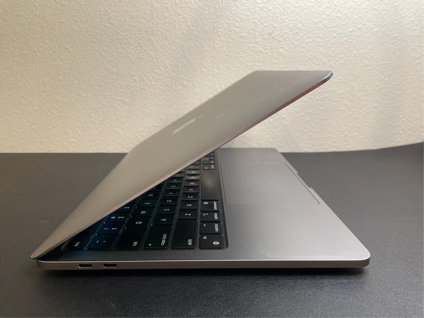 MacBook Pro 2020 - 13" - 256 GB, Gris, 8 GB, Apple M1 5