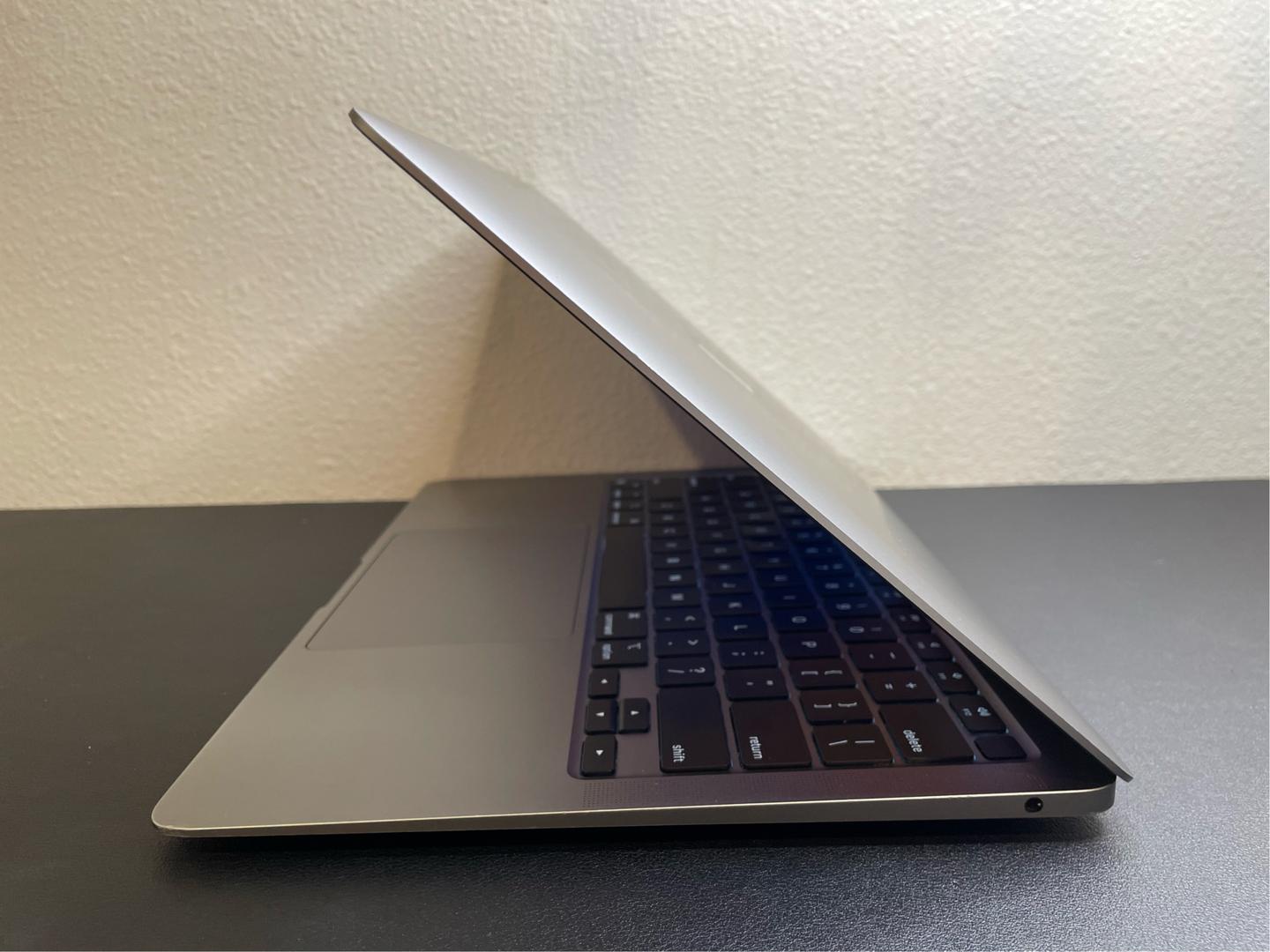 MacBook Air 2020 - 13" - 256 GB, Gris, 8 GB, Apple M1 4