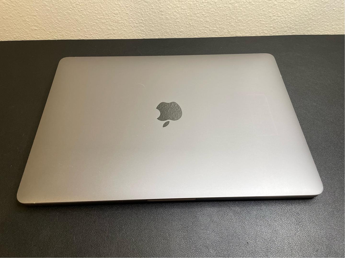 MacBook Pro 2020 - 13" - 512 GB, Gris, 16 GB, Intel Core i5 7