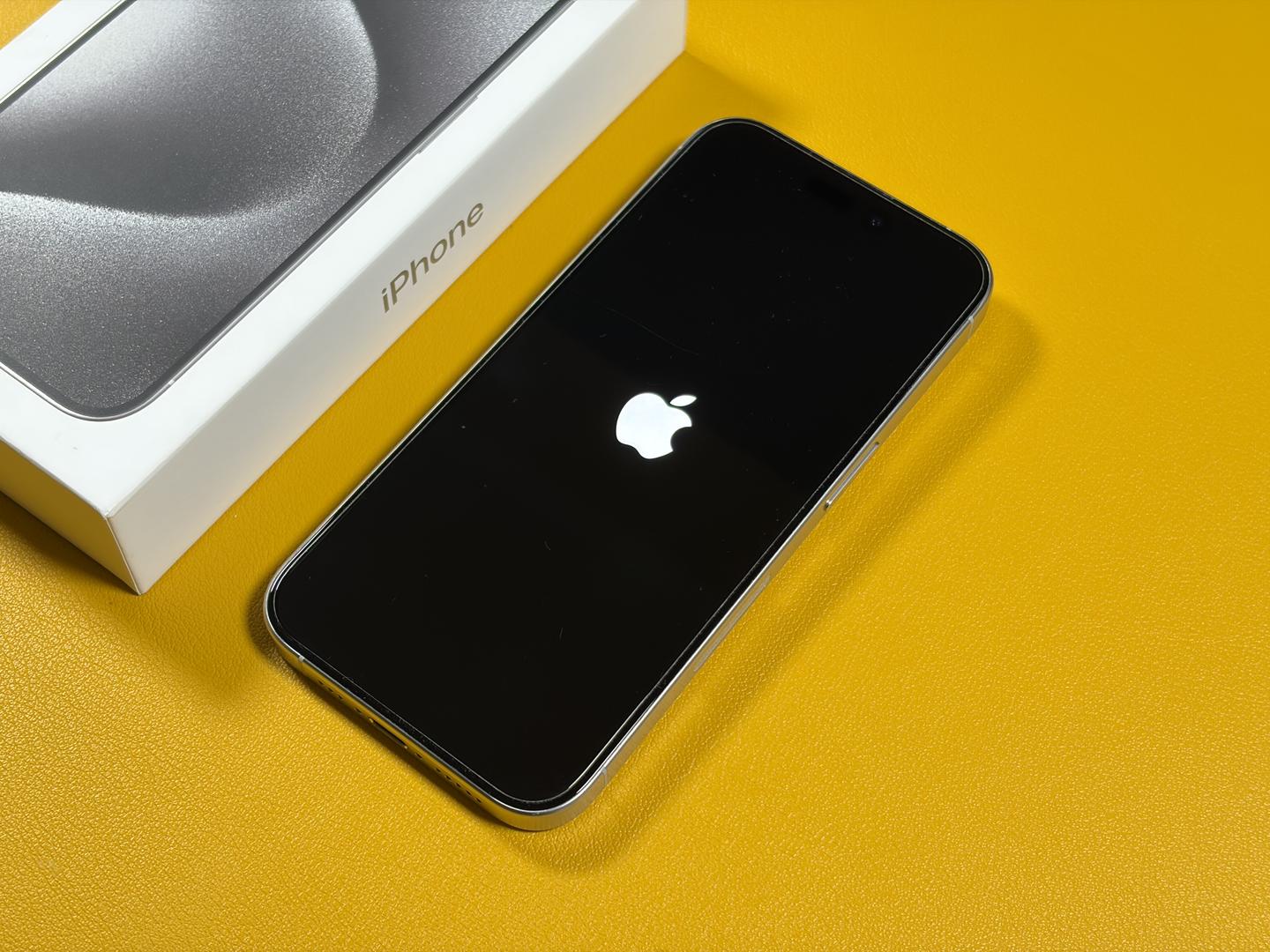 Apple iPhone 15 Pro - Unlocked, 256GB, White, A2848 - LAGJ04098