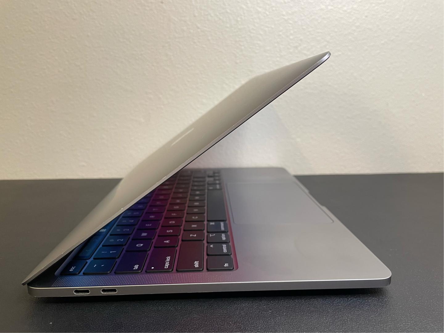 MacBook Pro 2020 - 13" - 512 GB, Gris, 16 GB, Intel Core i7 4
